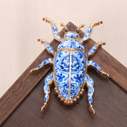 Chinese-style Blue-and-White Porcelain Pattern Brooches for Men and Women, Featuring Insect, Animal, Plant, and Floral Designs