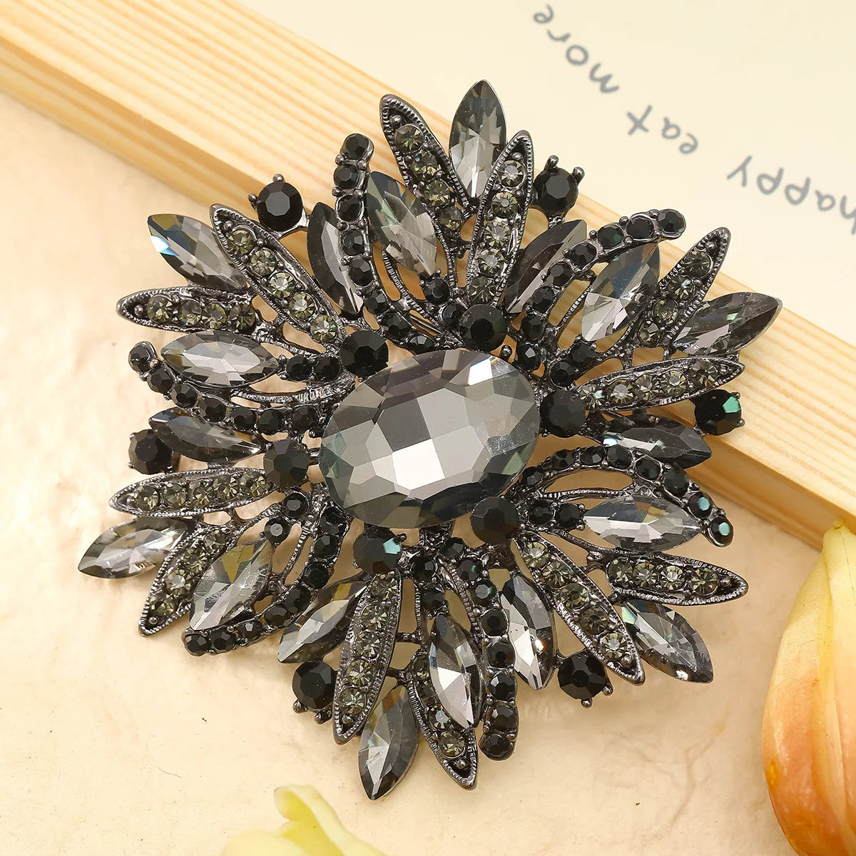SKEDS Full Crystal Shining Boutique Flower Brooch Badges For Women Exaggerated Exquisite Decoration Pin Accessories