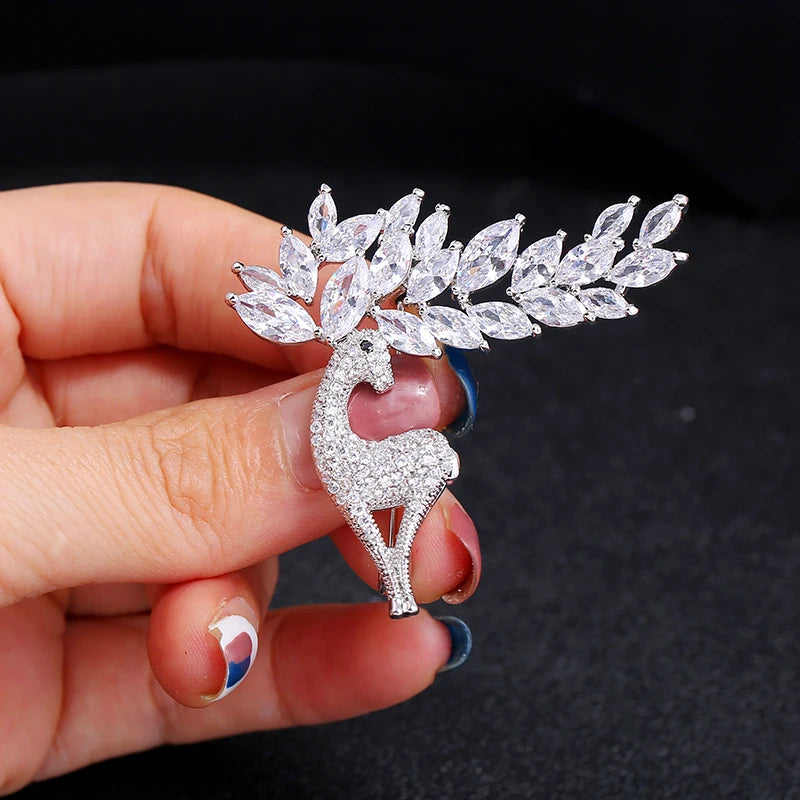 Fashion Full of Rhinestone Sika Deer Brooch Pin for Women Men Gold Plated Silver Color Crystal Animal Christmas Jewelry Gifts