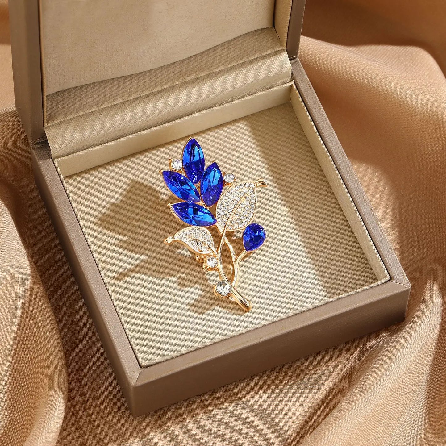 Orchid Style Brooch Women's Alloy Flower Plant Brooches Fashionable and Versatile Clothing Backpack Scarf Accessories Brooch