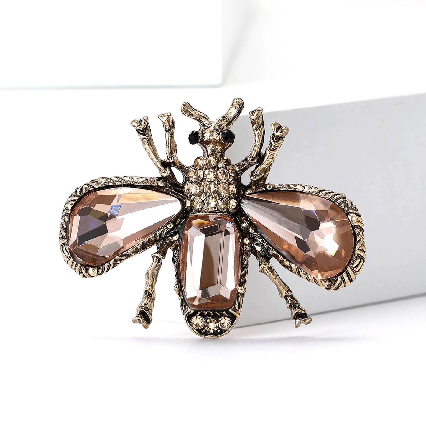 Stylish Rhinestone Bee Brooches for Women Unisex Crystal Glass Insect Pins Event Funny Luxury Gifts New Year Friends Decoration