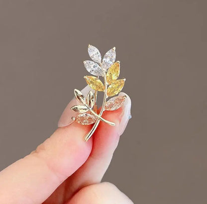 Cute Mini Brooch Pins Colorful Crystal Fruit Bowknot Flower Neckline Lapel Pin for Women Girls Buckle Jewelry Gifts