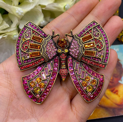 Classic Baroque Style Heavy Industry Crystal Castal Castle Carriage Brooch For Women Vintage Rhinesone Clock Pin Badges