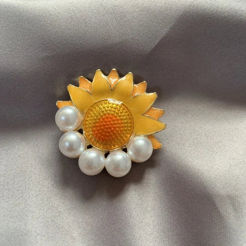 SKEDS Ladies' Exquisite Countryside Chrysanthemum Brooch Elegant Suit Accessory Coat Corsage High-End Luxury Sunflower Pin