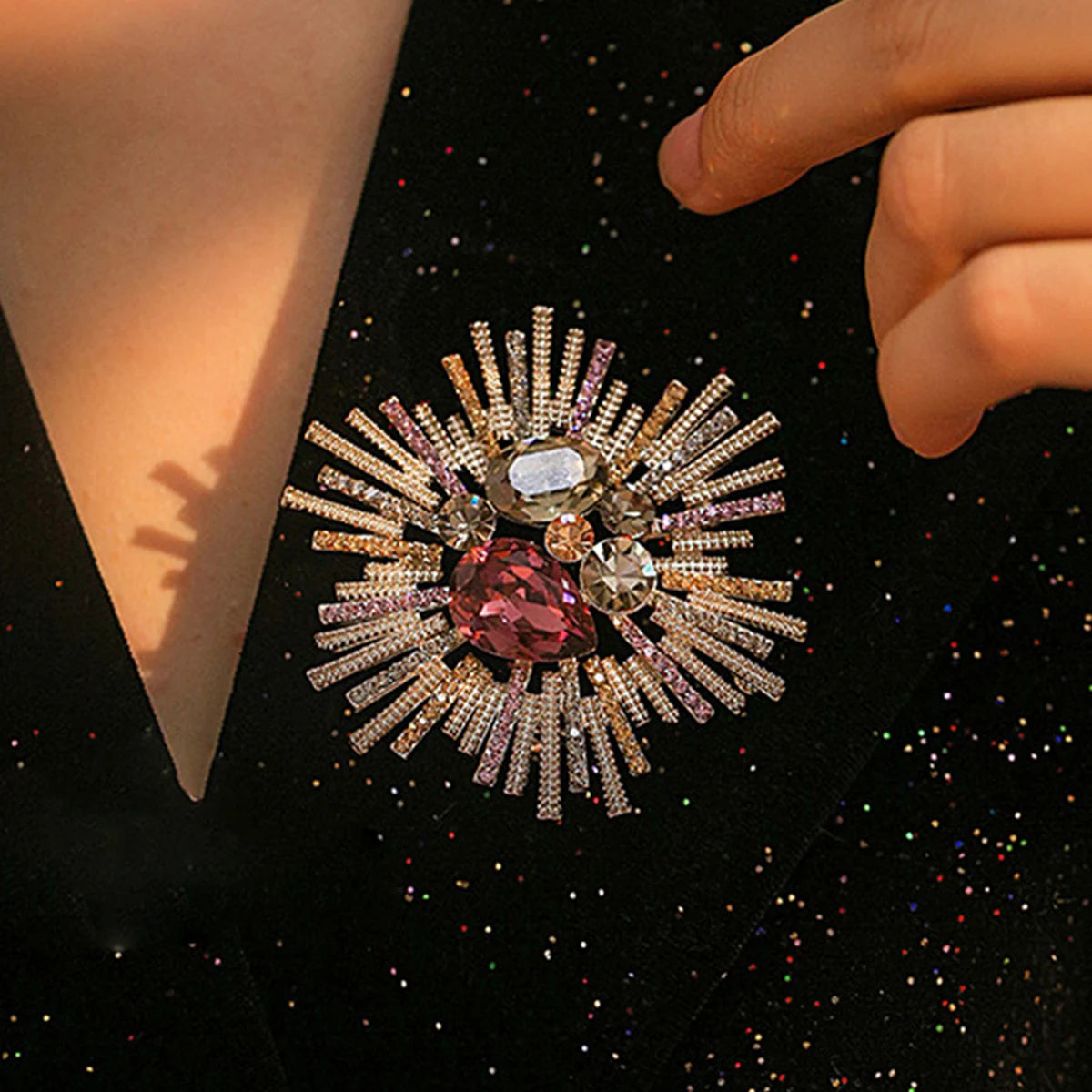 1PC Women's European and American Trendy Atmosphere Droplet brooch Fashion Dressing Banquet Party Festival Gift