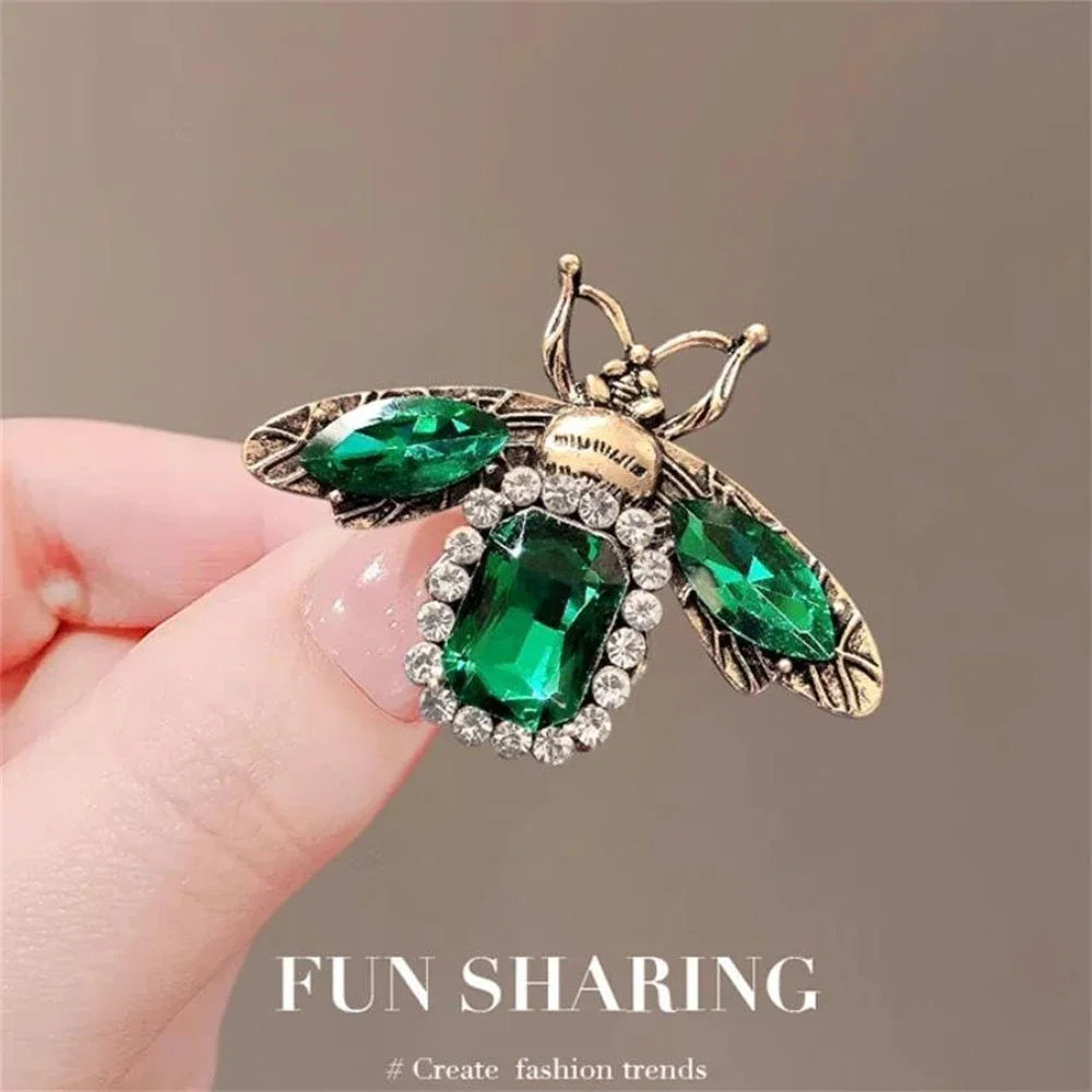 High-end Green Crystal Bee Brooches Laday Luxury Rhinestone Insect Collar Pins Hat Shawl Scarf Decor Fashion Jewelry Gifts