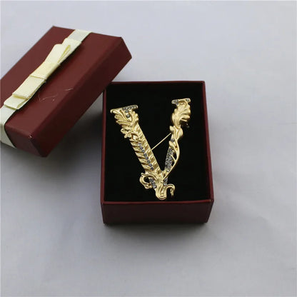 Vintage Palace V letters Brooches Pins For Women Men Crystal Matte Badges Classic High Quality Accessories Unisesx Baroque Pin
