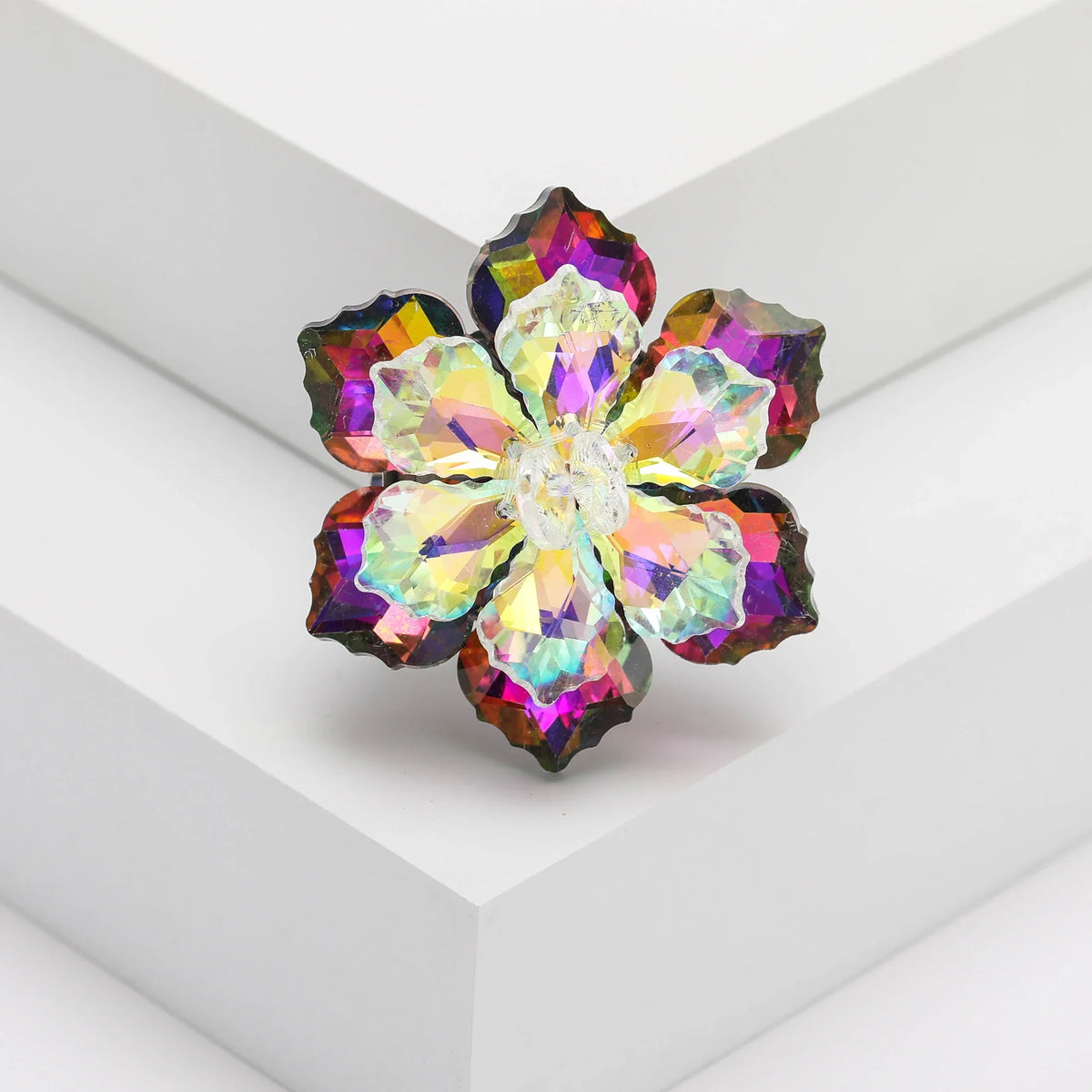 Luxury Sparkling Crystal Flower Brooches for Women Unisex Plant Pins Event Party Backpack Gifts Decoration Clothes Accessories