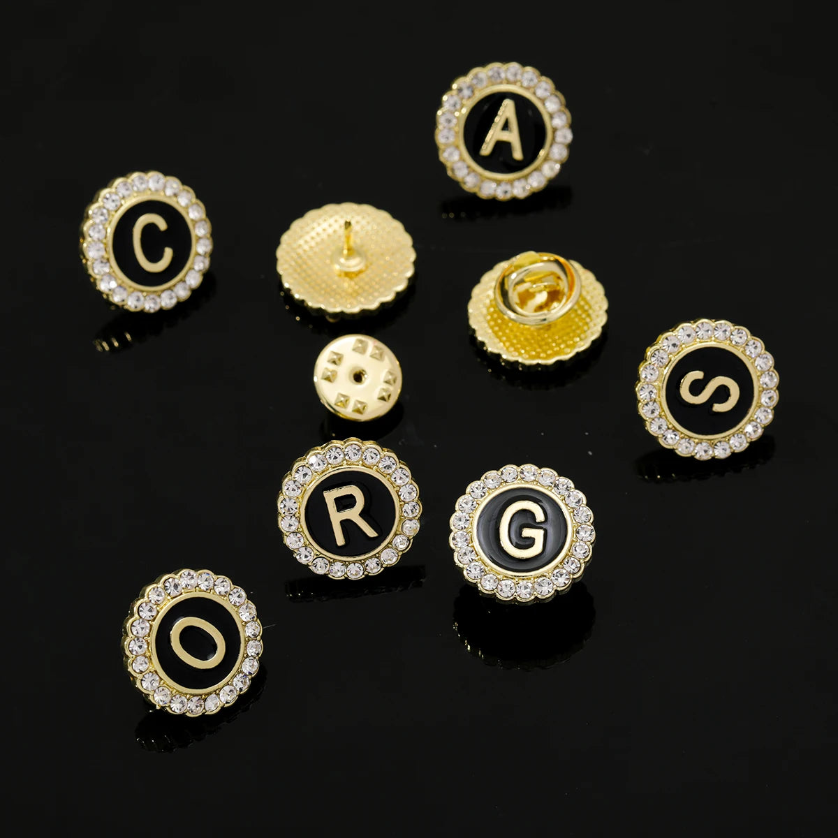 26 English Initials A-Z Brooches Classic Full Around Crystal Golden Alphabet Pins For Women Men Girls Clothes Bag Jewelry Gift