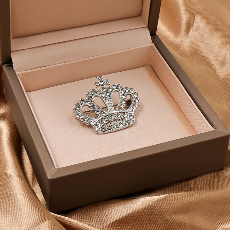 Luxurious Diamond Crown Brooch Women’s Alloy Rhinestone Brooch Fashionable and Versatile Suit Jacket Coat Accessory Brooches
