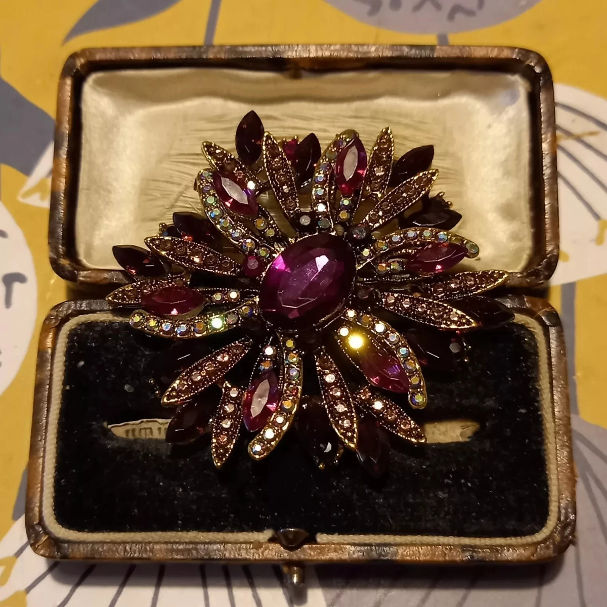 SKEDS Full Crystal Shining Boutique Flower Brooch Badges For Women Exaggerated Exquisite Decoration Pin Accessories