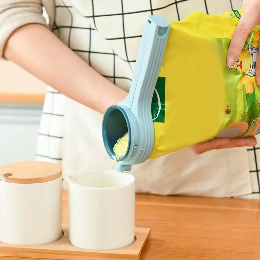 Bag Clip with Pour Spout Reusable Cap Sealer Clips Convenient Food Bag Clips Moisture-Proof Snack Clips Kitchen Accessories