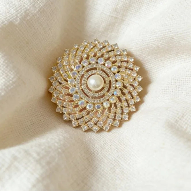 Elegant Women's Flower Brooch Rhinestone Sun Shape 2-Colors Lapel Pin Luxurious Versatile Accessory Pearl Design for Coats Suits