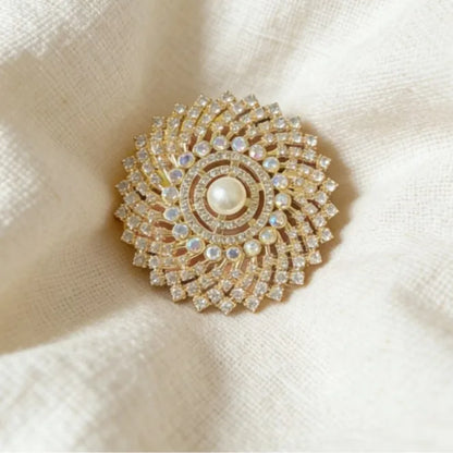 Elegant Women's Flower Brooch Rhinestone Sun Shape 2-Colors Lapel Pin Luxurious Versatile Accessory Pearl Design for Coats Suits