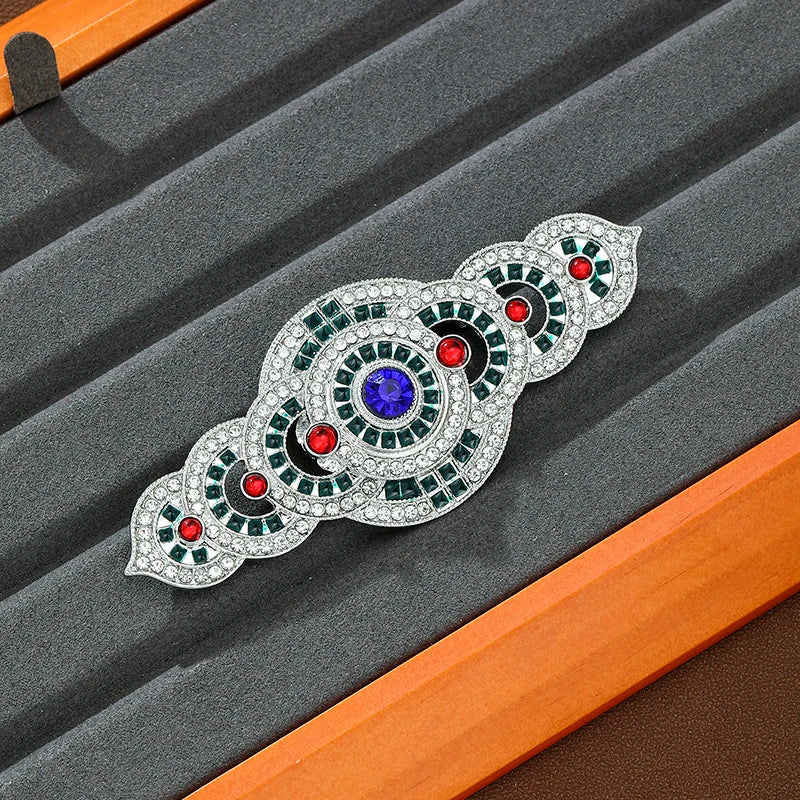 Retro and Trendy Sparkling Zircon Inlaid Women's Brooch, Suitable for Women's Palace Style Holiday Accessories Jewelry