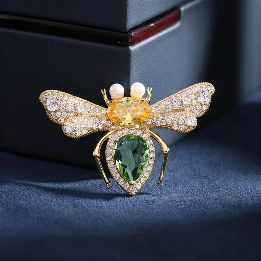 High-end Green Crystal Bee Brooches Laday Luxury Rhinestone Insect Collar Pins Hat Shawl Scarf Decor Fashion Jewelry Gifts