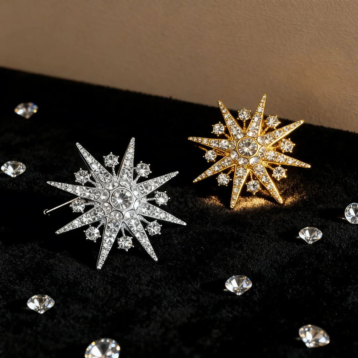 Luxury Full Rhinestone Eight-Pointed Star Brooches For Women Lady Sweet Shiny Crystal Snowflake Alloy Brooch Party Jewelry Gifts