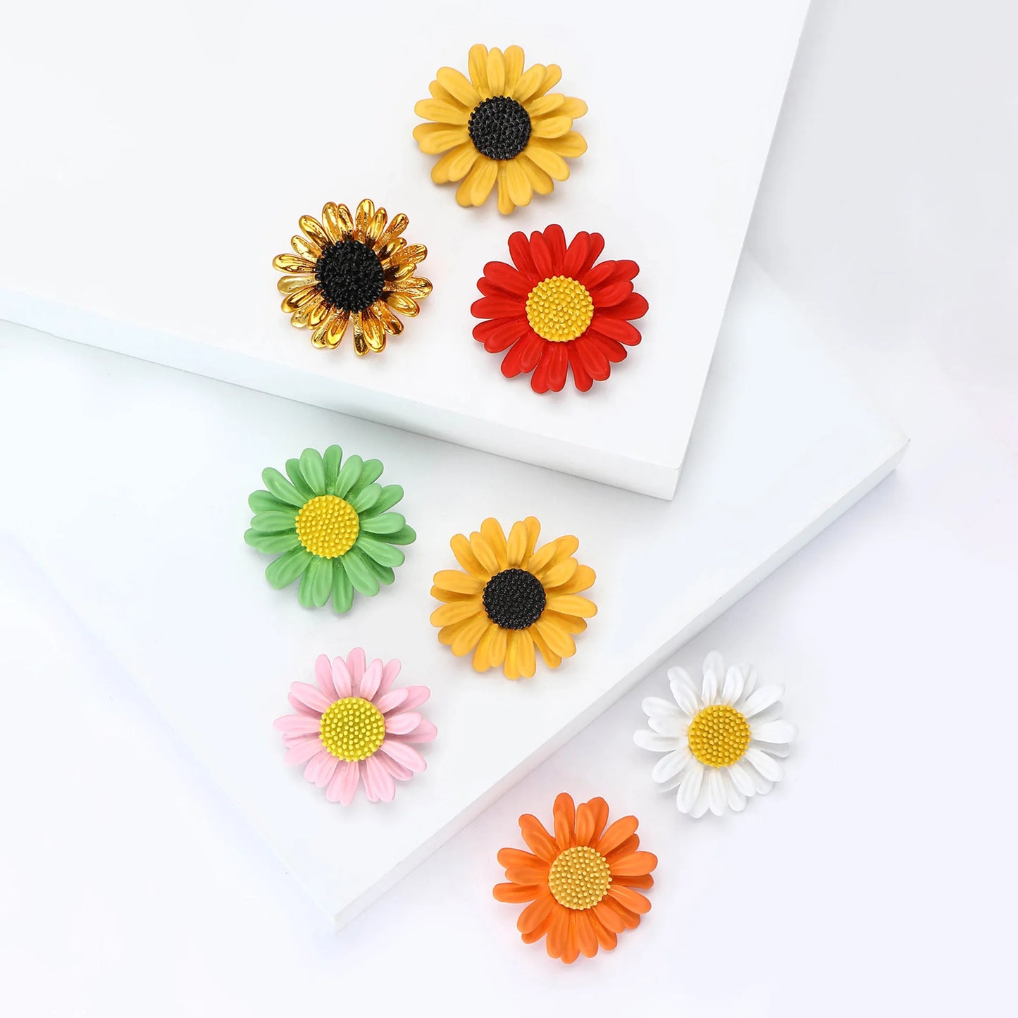 Beaut&Berry Trendy Enamel Daisy Brooches for Women Unisex Plant Sunflower Pins Casual Party Jewelry Accessories Gifts Decoration