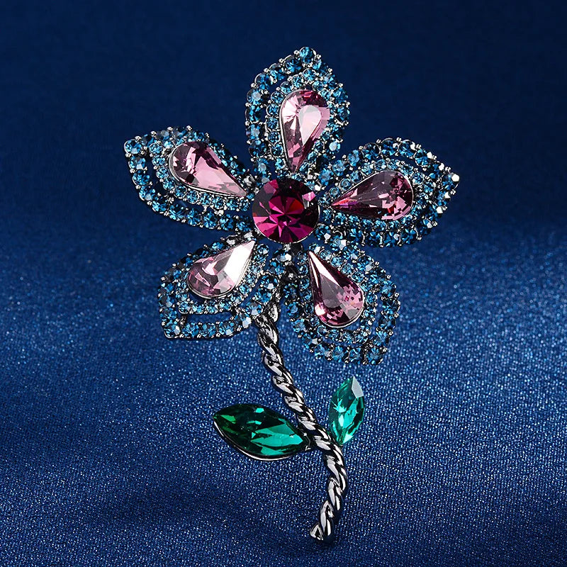 SKEDS Chic Luxurious Elegant Vintage Crystal Flower Brooch Exquisite High-end Women's Jewelry Suitable for Dresses and Jackets