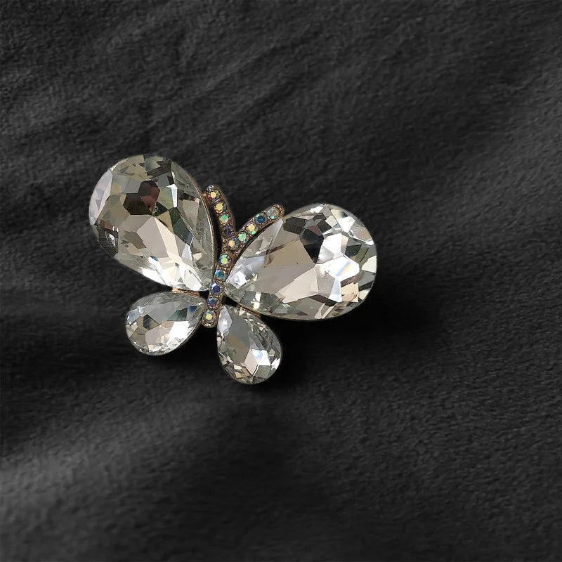 Women  Classic Vintage Luxury Crystal Butterfly Brooches Pins Exquistie Fashion Shiny Rhinestone Insect Series Accessories