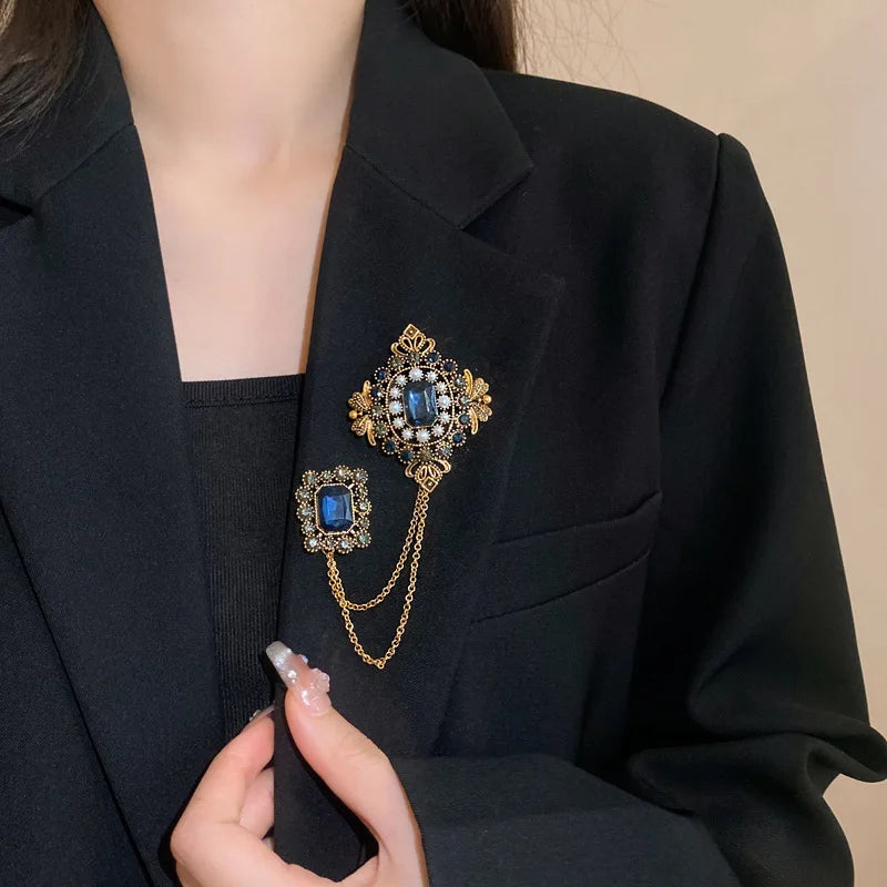 Studded Pearl Shaped Square Brooch Women Palace Style Retro Design Sense Suit Pin Niche Fashion Accessories for Lady Gift