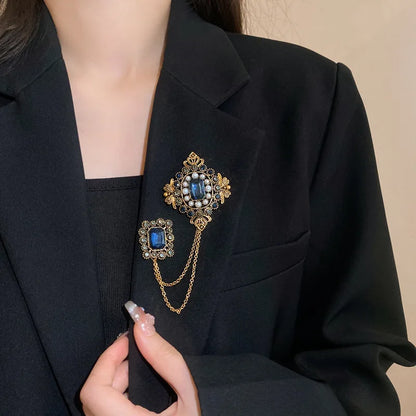 Studded Pearl Shaped Square Brooch Women Palace Style Retro Design Sense Suit Pin Niche Fashion Accessories for Lady Gift