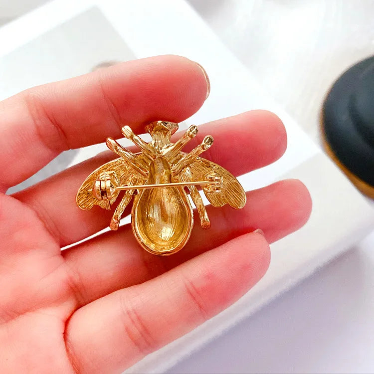 SKEDS Luxury Vintage Women Crystal Cute Enamel Bee Brooches Pins Baroque Pearl Insect Jewelry Brooch For Lady Badges Lapel Pins