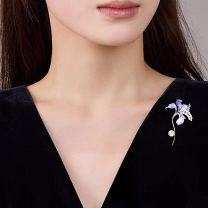 Purple Iris Flower Brooch For Women Shiny Pearl Enamel Pin Elegant Wedding Banquet Jewelry Gift