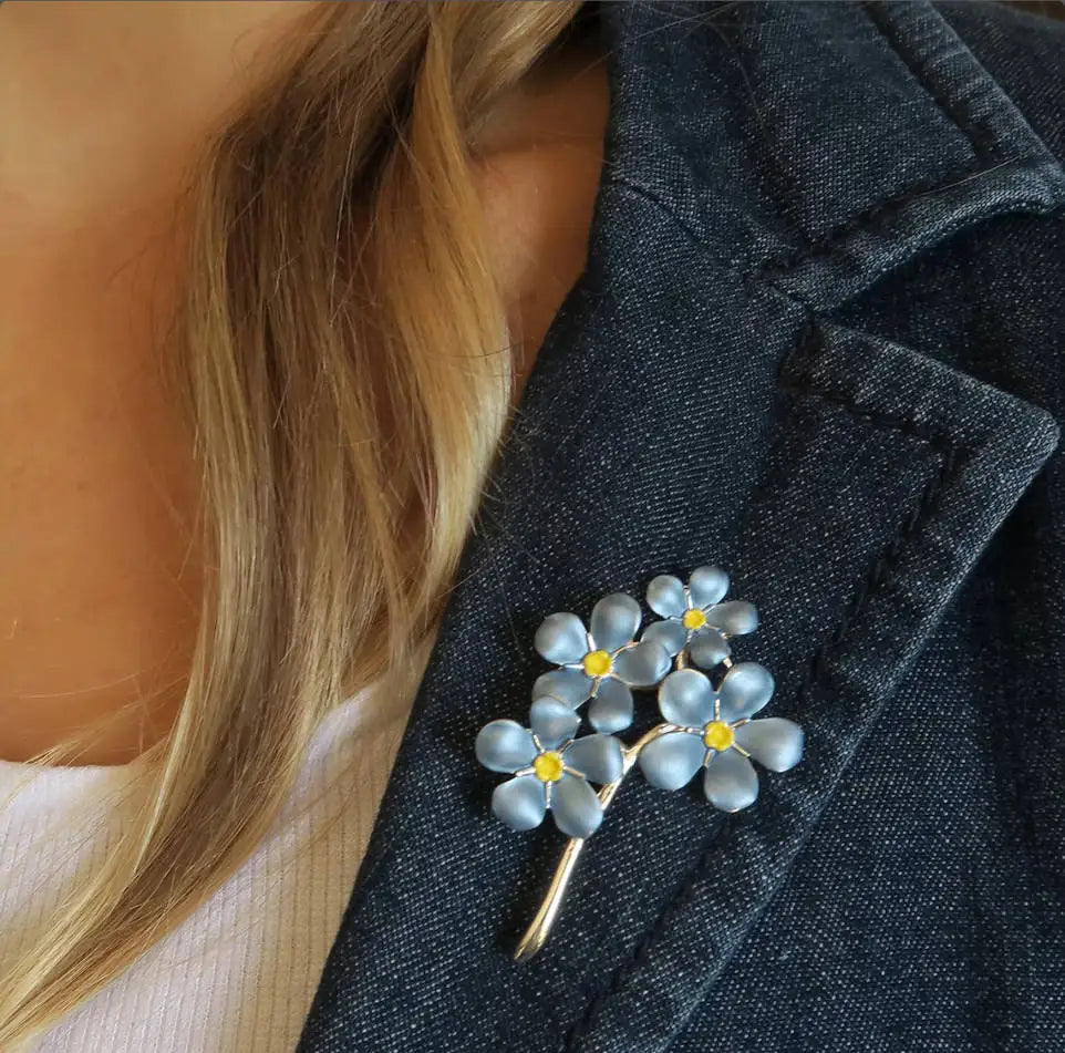 Beaut&Berry Trendy Forget Me Not Blue Flower Brooches for Women Unisex Enamel Plant Pins Casual Party Accessories Gifts Friends