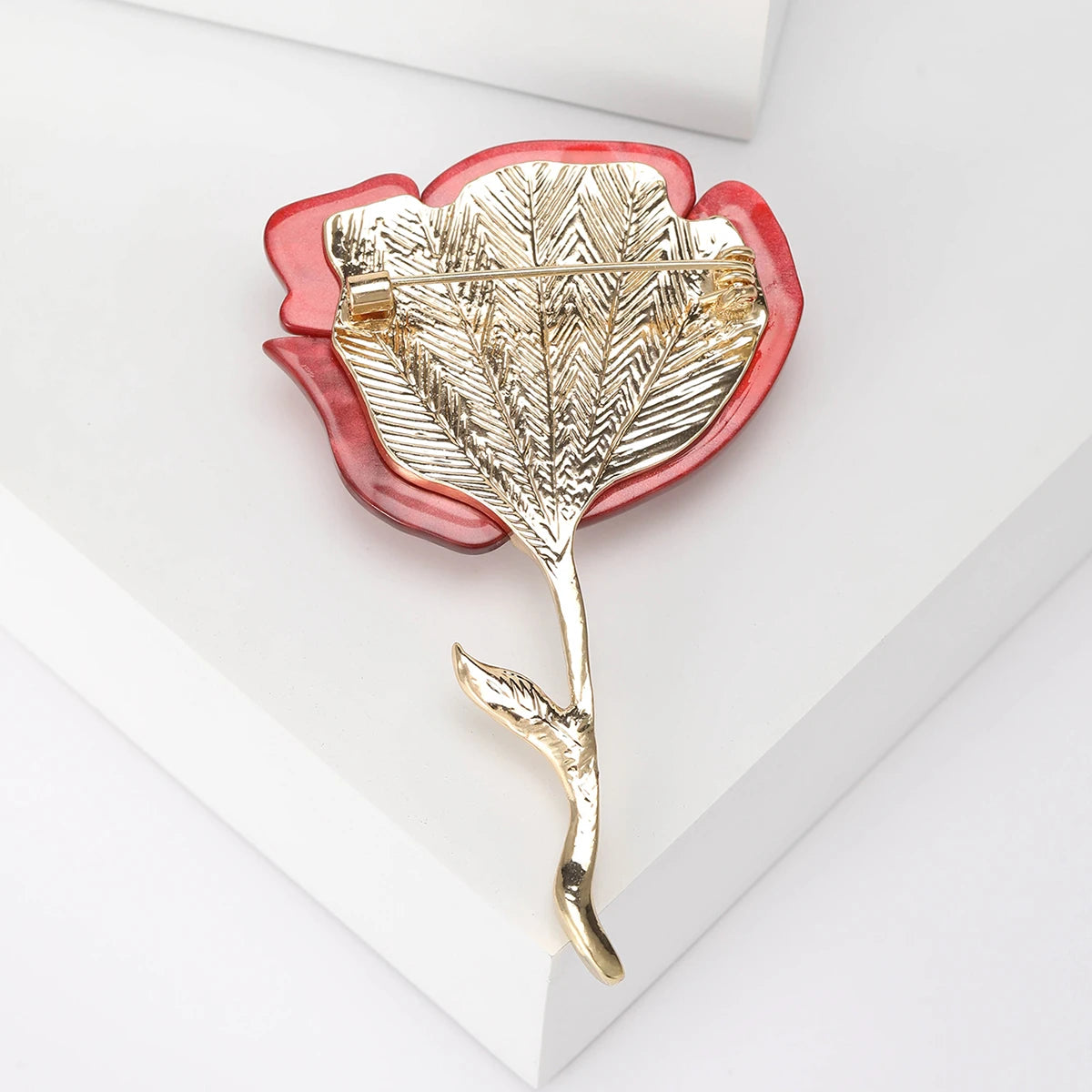 Beaut&Berry Classic Acrylic Rose Brooches for Women Unisex Plant Flower Pins Casual Party Accessories Gifts Friends Decoration
