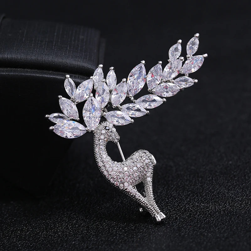 Fashion Full of Rhinestone Sika Deer Brooch Pin for Women Men Gold Plated Silver Color Crystal Animal Christmas Jewelry Gifts