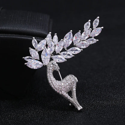 Fashion Full of Rhinestone Sika Deer Brooch Pin for Women Men Gold Plated Silver Color Crystal Animal Christmas Jewelry Gifts