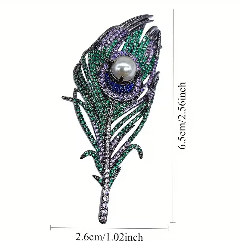 Exquisite Brooch Featuring a Vintage Luxury Peacock Feather, Perfect for Accessorizing Party Dresses.