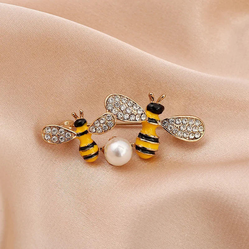 SKEDS Luxury Vintage Women Crystal Cute Enamel Bee Brooches Pins Baroque Pearl Insect Jewelry Brooch For Lady Badges Lapel Pins