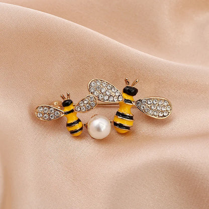 SKEDS Luxury Vintage Women Crystal Cute Enamel Bee Brooches Pins Baroque Pearl Insect Jewelry Brooch For Lady Badges Lapel Pins