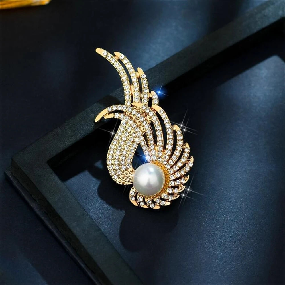 Luxury Crystal Feather Pearl Brooches Metal Suit Pins Fashion Clothing Accessory Jewelry For Women Men Wedding Bridal Party