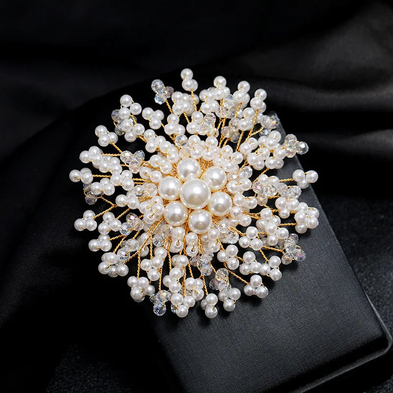 SKEDS 2022 Exquisite Luxury Women Rhinestone Flower Brooch Badges Pearl Crystal Plant Brooches High Quality Retro Pin For Lady