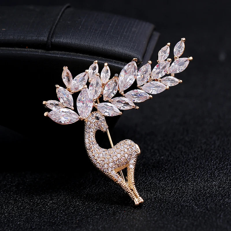 Fashion Full of Rhinestone Sika Deer Brooch Pin for Women Men Gold Plated Silver Color Crystal Animal Christmas Jewelry Gifts
