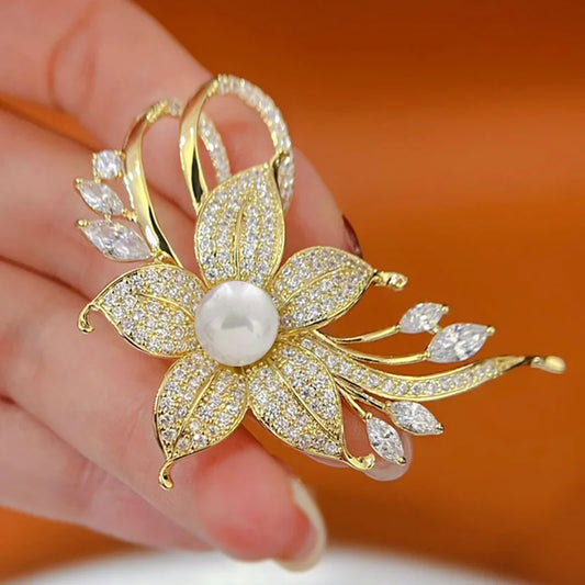 Fashion Rhinestone Rose Flower Brooches For Women Elegant Crystal Plant Lapel Pin Summer Wedding Party Gifts