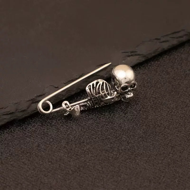 Vintage Halloween Skeleton Brooch for Men Punk Retro Skull Lapel Pin Gothic Clothing Fashion Jewelry Accessories Gift