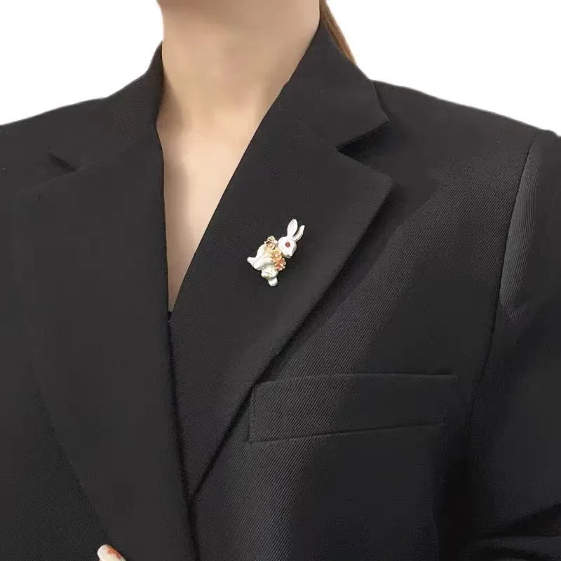 Creative Lovely Enamel Rabbit Flower Brooches For Women Cartoon Pearl Animal Lapel Pin BFF Backpack Jewelry Gifts