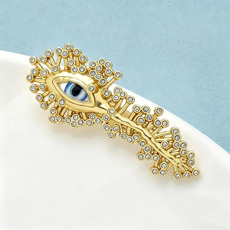 Wuli&baby Charming Artistic Eye Brooches For Women Unisex Luxury Rhinestone Love Eyes Office Party Brooch Pin Gifts