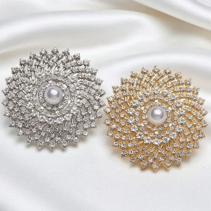 Elegant Women's Flower Brooch Rhinestone Sun Shape 2-Colors Lapel Pin Luxurious Versatile Accessory Pearl Design for Coats Suits