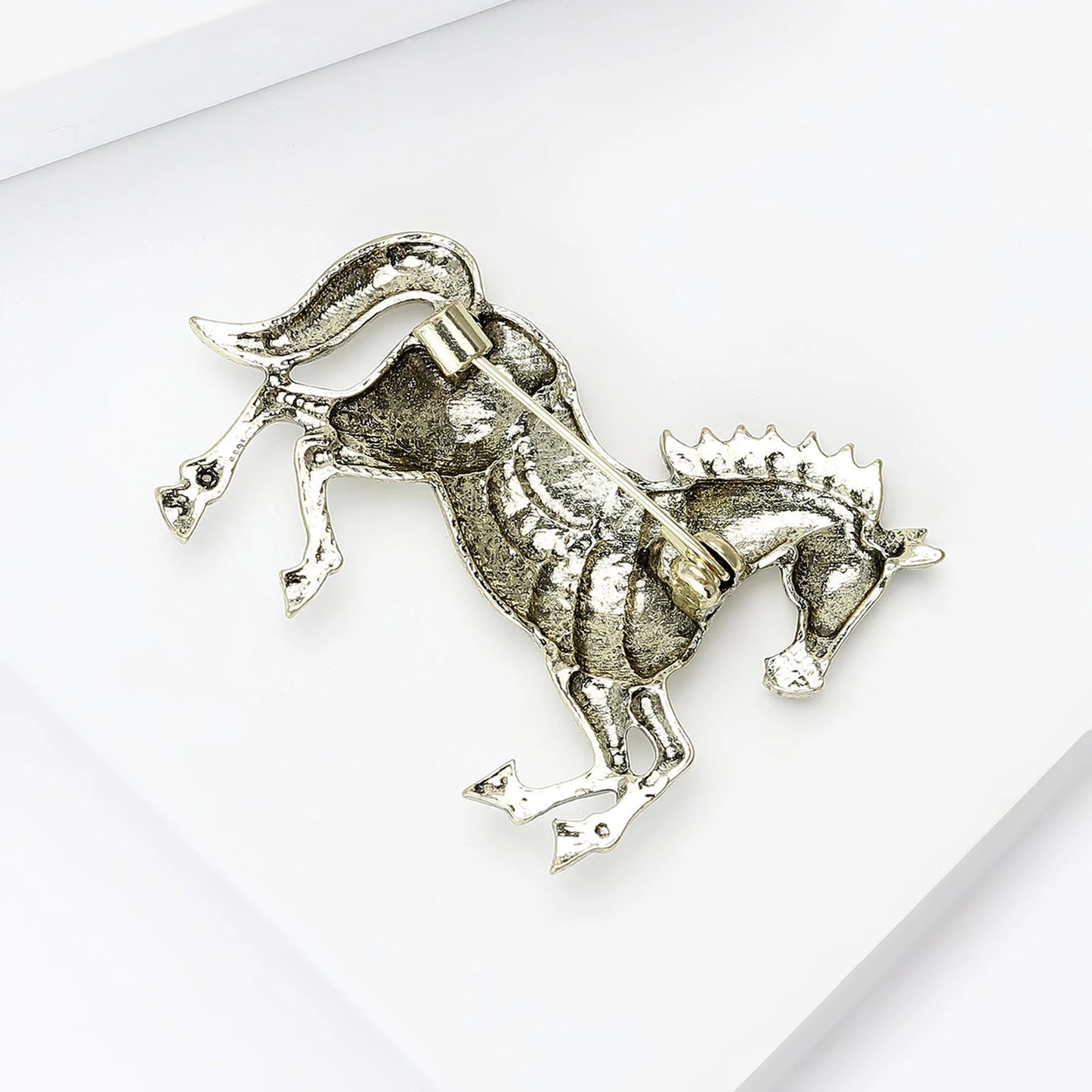 Beaut&Berry Classic Horse Brooches for Women Zodiac Animal Lapel Pins Casual Party Accessories New Year Gifts Friends Decoration