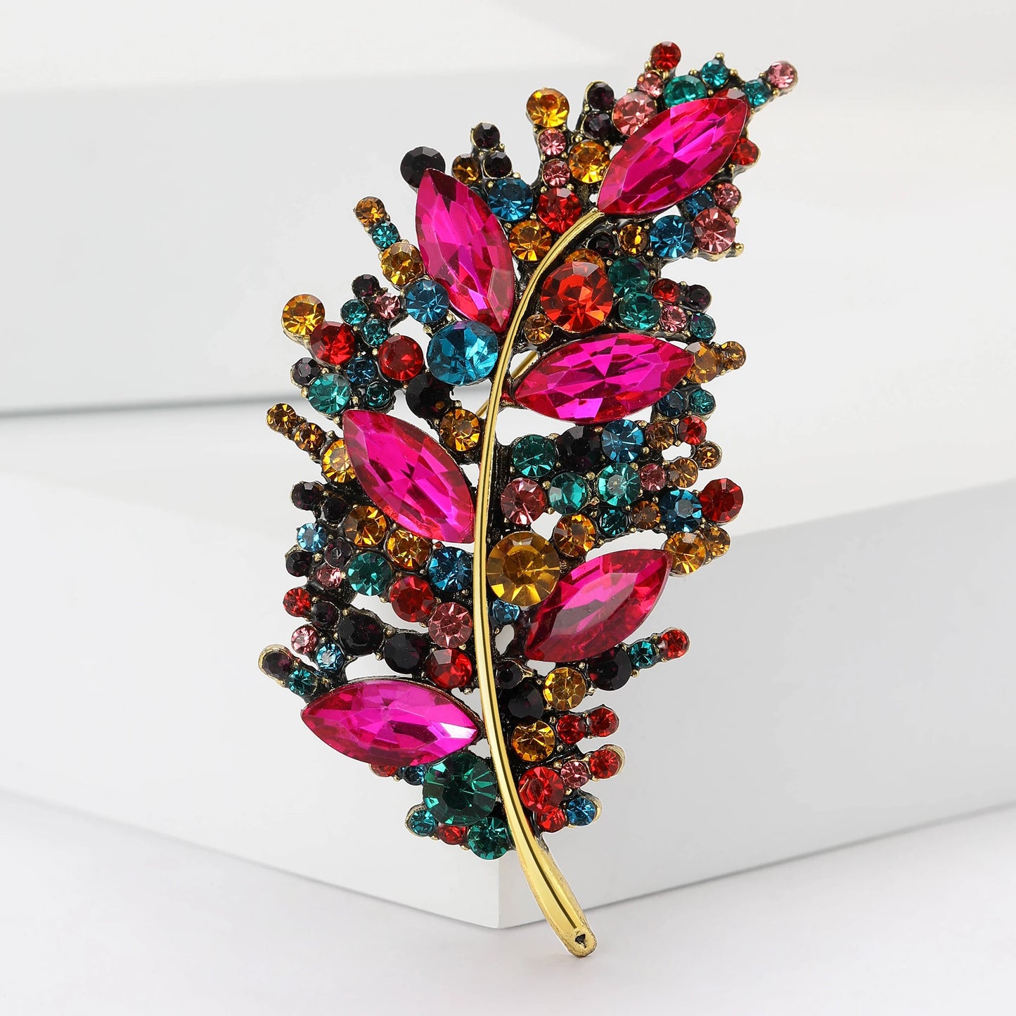 Luxury Crystal Glass Feather Brooches for Women Unisex Rhinestone Pins Multi-color Available Casual Party Accessories Gifts