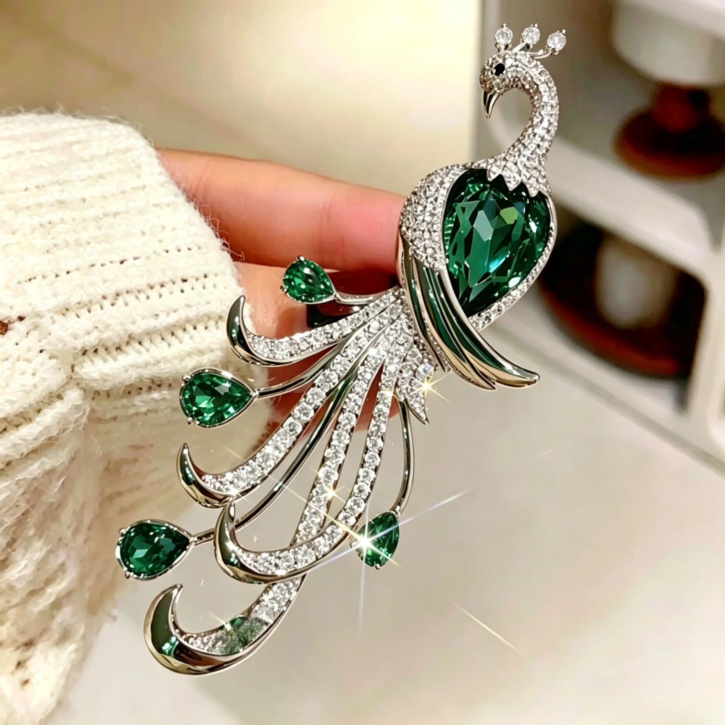 Elegant Green Crystal Peacock Brooch For Women Luxury Big Bird Animal Lapel Pin Casual Suit Coat Dress Fashion Jewelry Gifts
