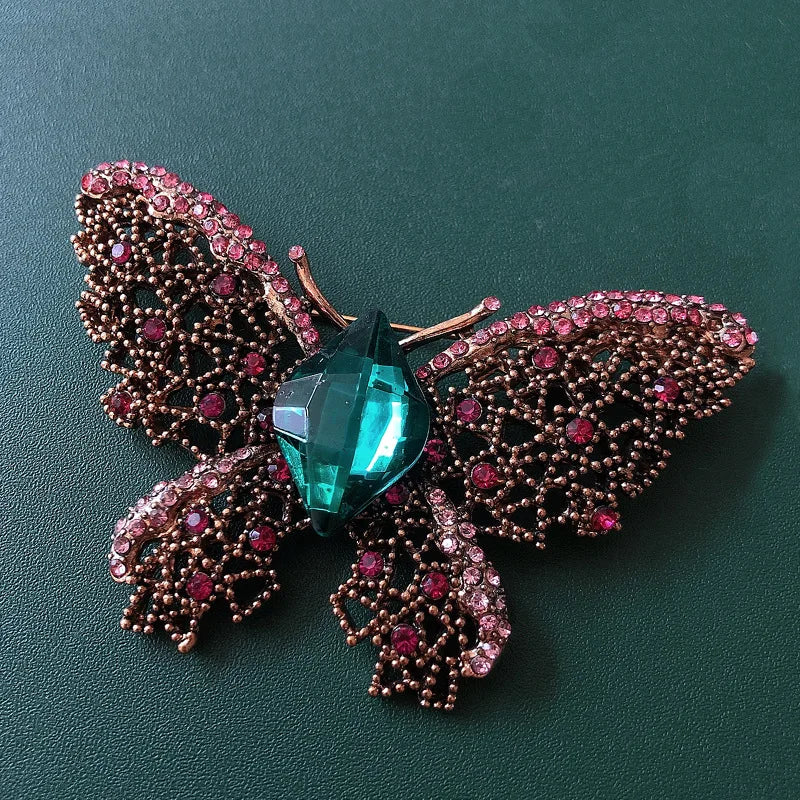 Women  Classic Vintage Luxury Crystal Butterfly Brooches Pins Exquistie Fashion Shiny Rhinestone Insect Series Accessories