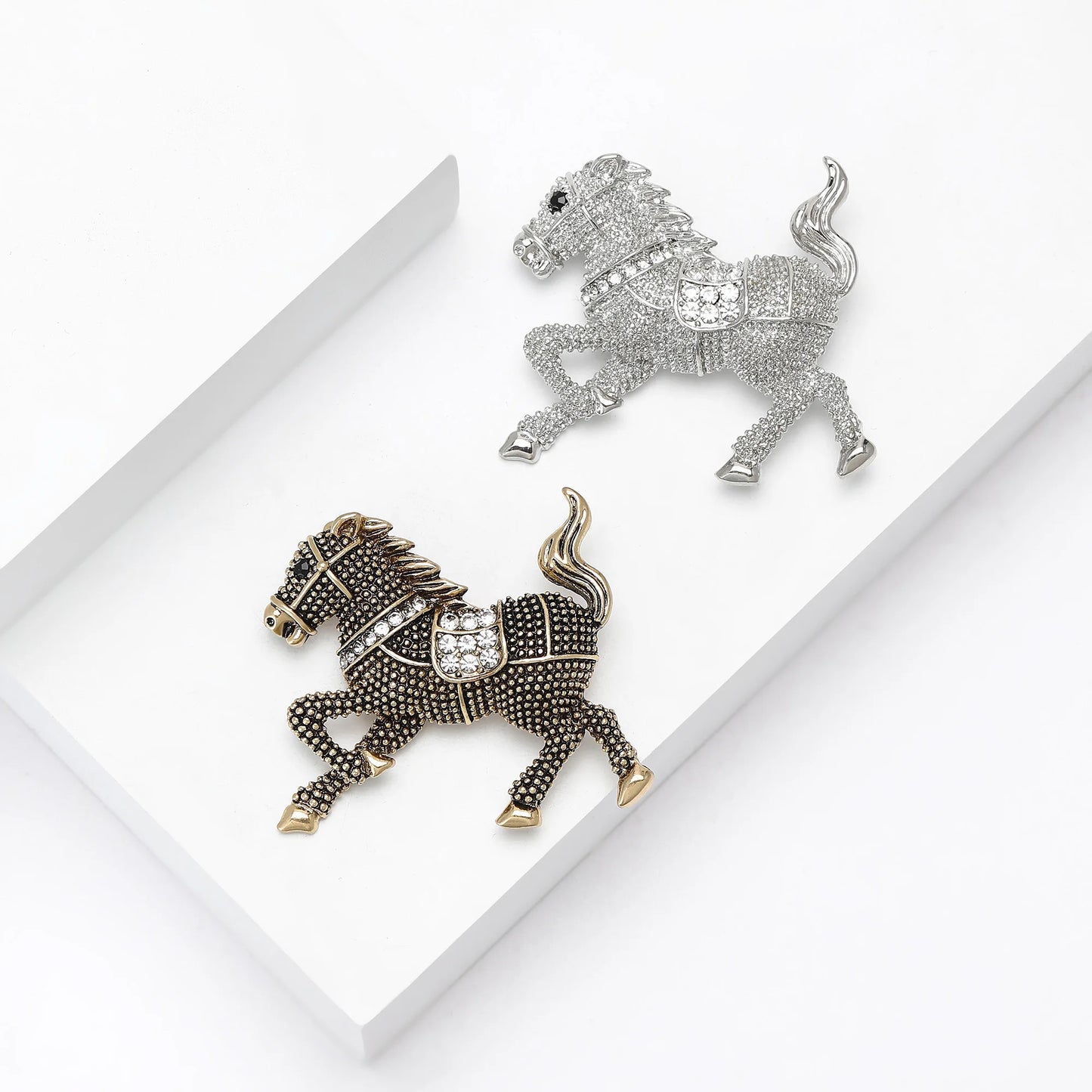 Beaut&Berry Classic Rhinestone Horse Brooches for Women Zodiac Animal Lapel Pins Casual Party Accessories New Year Gifts Friends