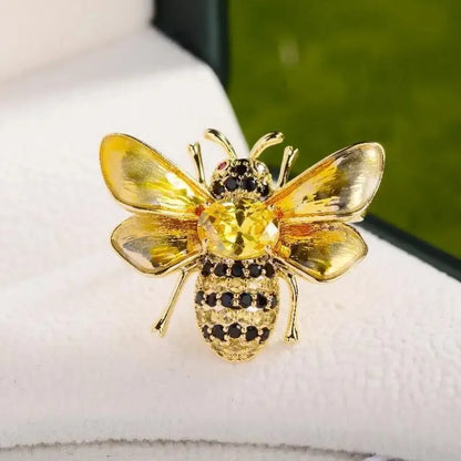 Luxury Rhinestone Little Bee Brooch Yellow Cubic Zirconia Insect Lapel Pin For Women Unisex Party BFF Fashion Jewelry Gift