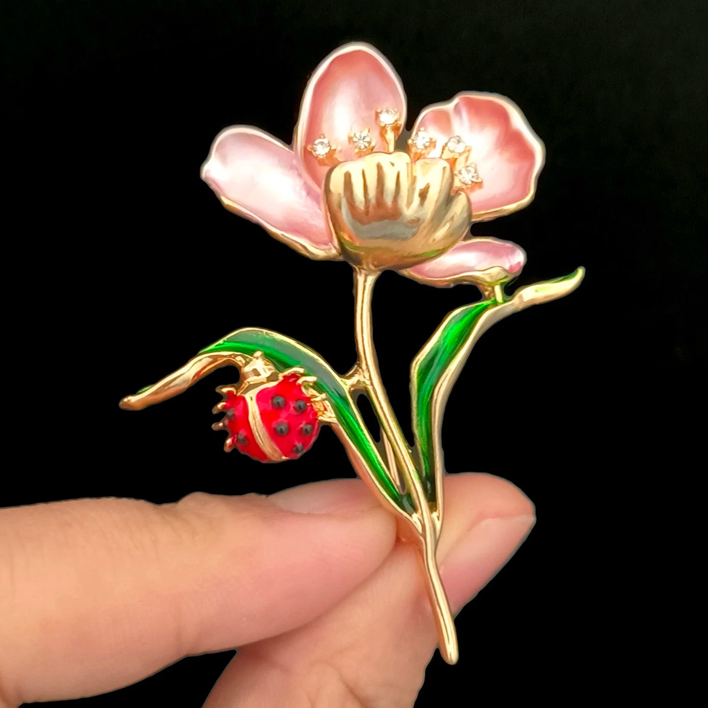 Beaut&Berry Luxury Enamel Lotus Flower Brooches for Women Unisex Plant Pins Casual Party Jewelry Accessories Gifts Decoration